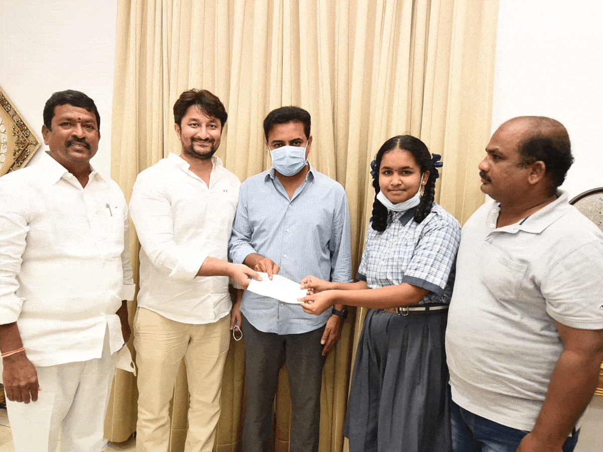 బధిర విద్యార్థినికి ‘గిఫ్ట్ ఏ స్మైల్’ సహాయం..అభినందించిన మంత్రి కేటీఆర్‌