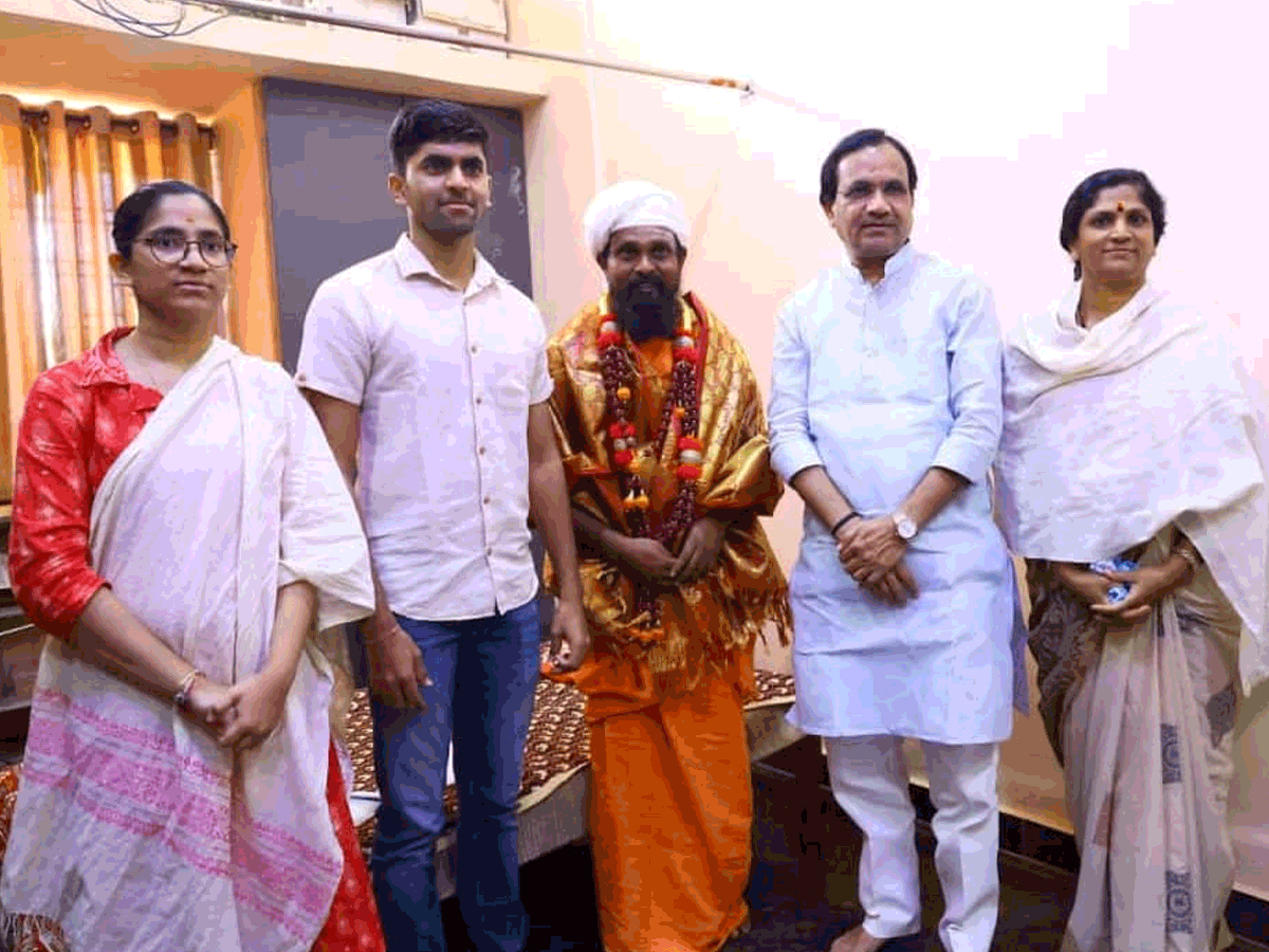 మల్లయ్య గిరి ఆశ్రమంలో కేంద్ర మంత్రి భగవత్ కుబా దంపతుల పూజలు