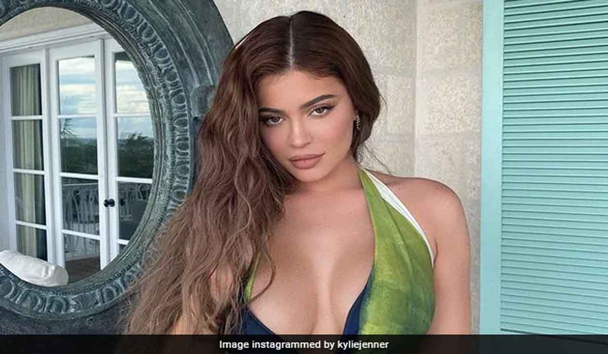 ఇన్‌స్టాగ్రామ్‌లో ఆమెకు 30 కోట్ల మంది ఫాలోవ‌ర్లు..