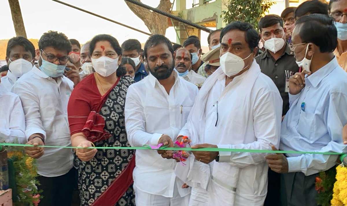 ల‌క్న‌వ‌రం స‌స్పెన్ష‌న్ బ్రిడ్జిని ప్రారంభించిన రాష్ట్ర మంత్రులు