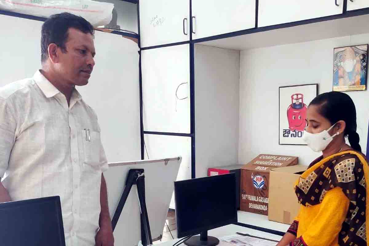 వంట‌గ్యాస్‌లో అక్ర‌మాల‌ను ఉపేక్షించేది లేదు.. మాచ‌న ర‌ఘునంద‌న్ హెచ్చ‌రిక‌