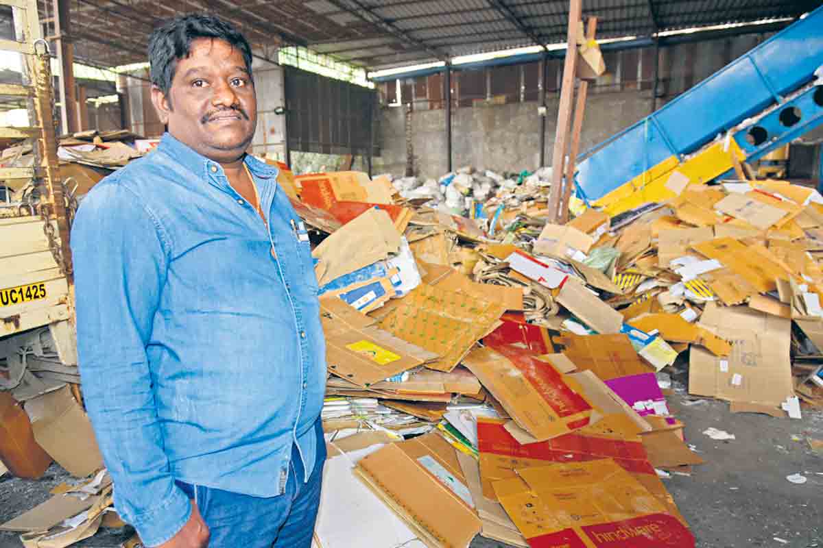 అప్పుడు నెత్తిమీద గంప‌పెట్టుకుని తిరిగాడు.. ఇప్పుడు కోట్లు సంపాదిస్తున్నాడు