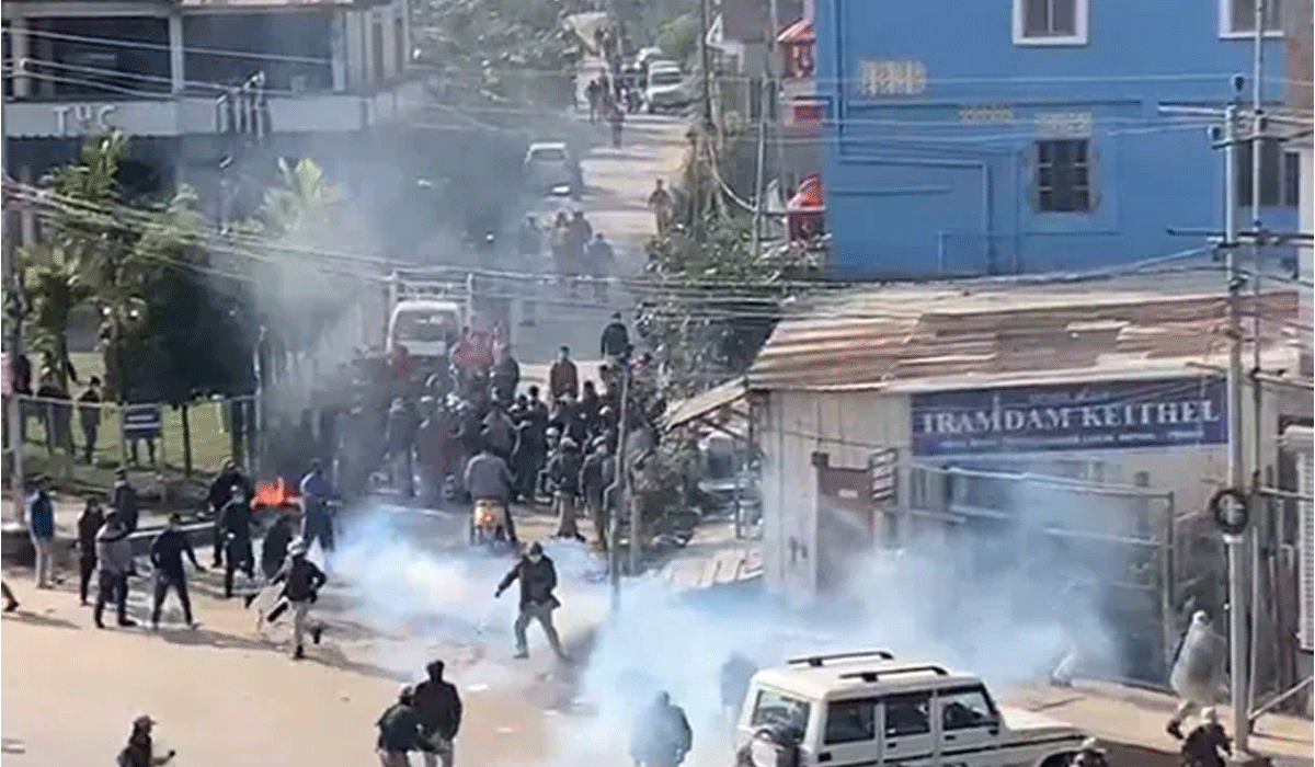 Manipur : మ‌ణిపూర్ బీజేపీలో ర‌చ్చ రచ్చ‌.. మోదీ, సీఎం దిష్టిబొమ్మ‌ల‌ను ద‌గ్ధం చేసిన బీజేపీ కార్య‌క‌ర్త‌లు