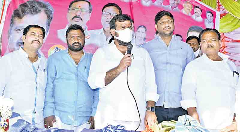 దళితబాంధావుడు సీఎం కేసీఆర్