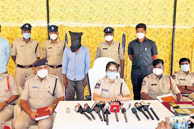 జల్సాలకు అలవాటు పడి..