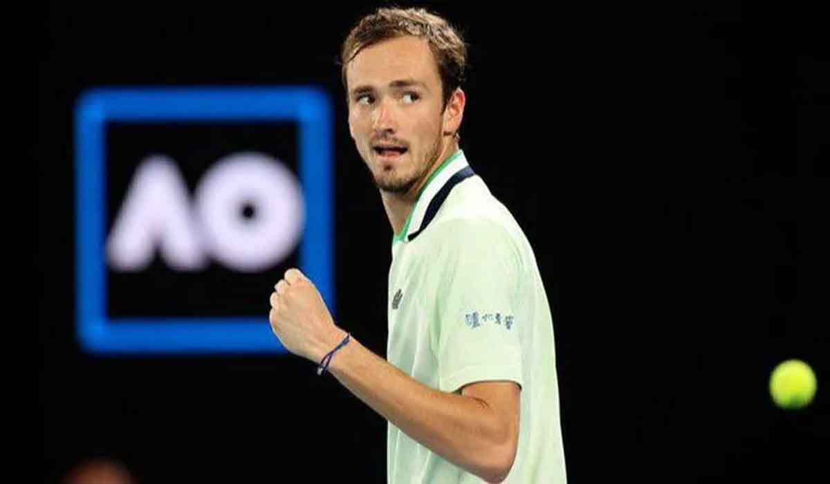 అంపైర్‌పై అరిచిన‌ మెద్వెదెవ్‌కు 9 ల‌క్ష‌ల‌ జ‌రిమానా