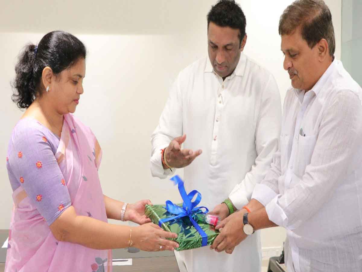 ఆప్కో క్యాటలాగ్ ఆవిష్కరించిన మంత్రి మేకపాటి గౌతంరెడ్డి..