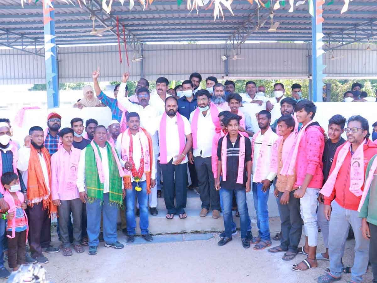ఎమ్మెల్యే కంచర్ల సమక్షంలో టీఆర్‌ఎస్‌లో భారీగా చేరికలు