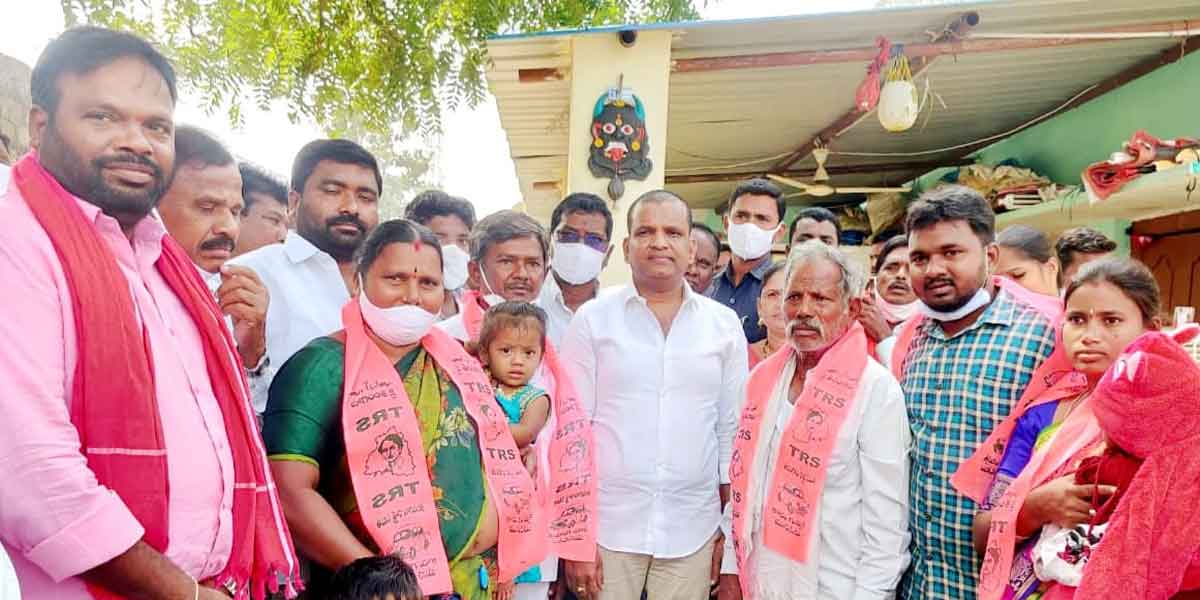 అభివృద్ధికి ఆకర్షితులై టీఆర్ఎస్‌లో చేరికలు : ఎమ్మెల్యే కిషోర్ కుమార్