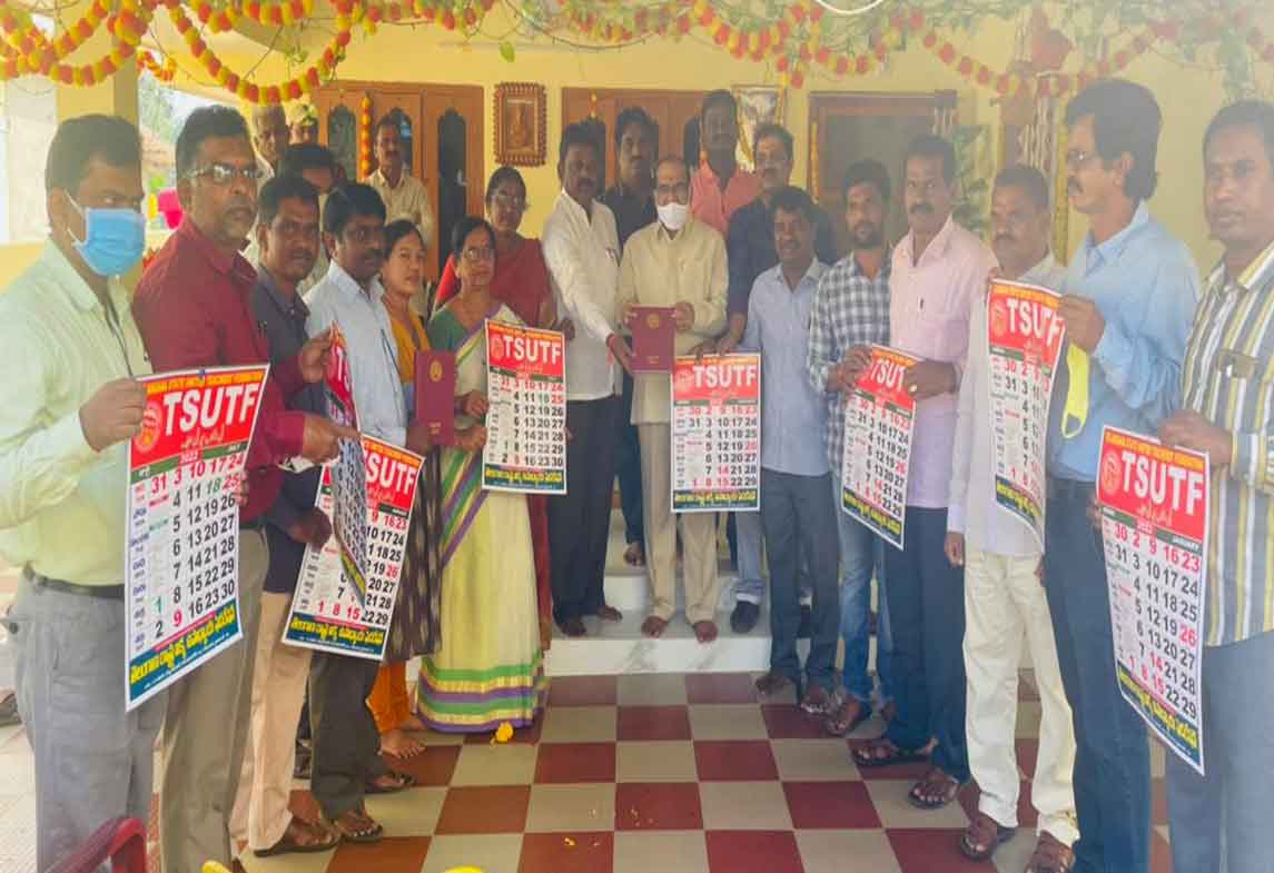 MLA | యూటీఎఫ్ నూతన సంవత్సర క్యాలెండర్‌ను ఆవిష్కరించిన ఎమ్మెల్యే మెచ్చా..