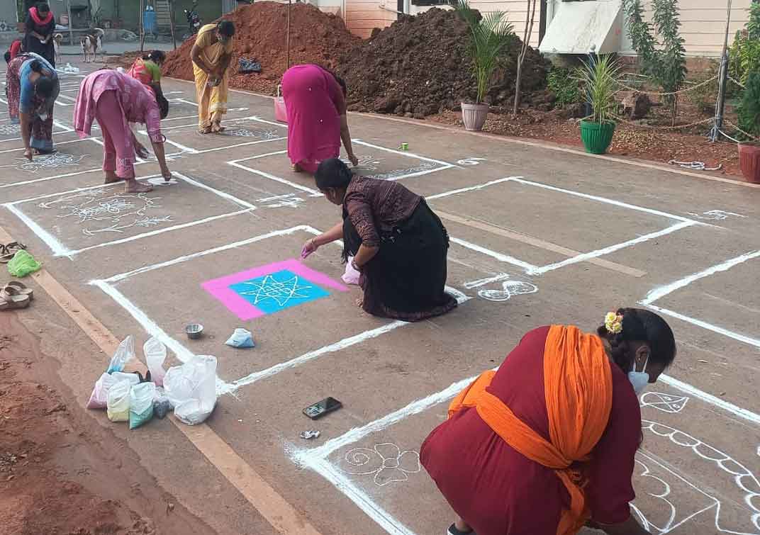 Khammam | ఖమ్మం బార్ అసోసియేషన్ ఆధ్వర్యంలో మహిళా న్యాయవాదులకు ముగ్గుల పోటీ..