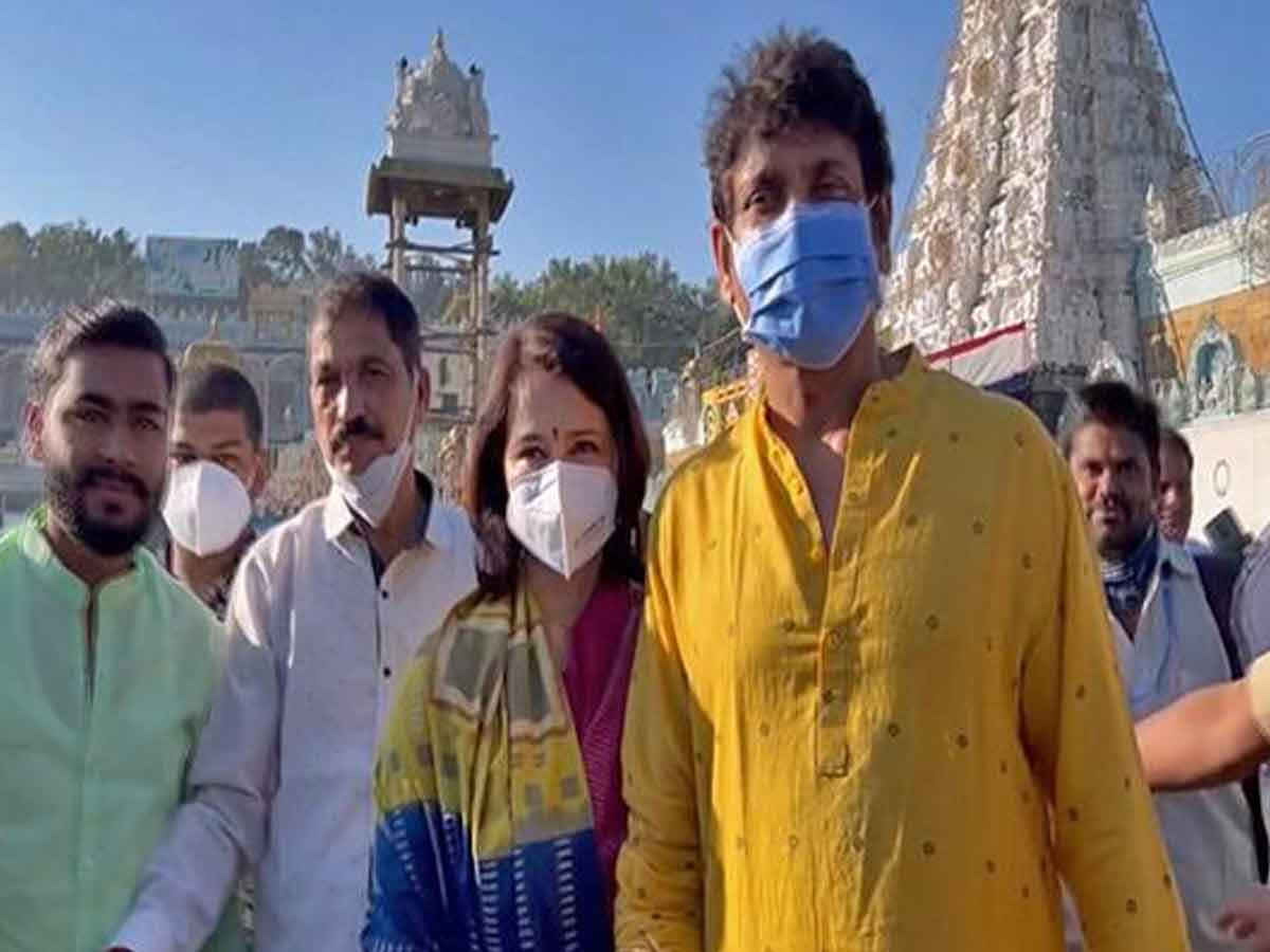 శ్రీవారిని దర్శించుకున్న అక్కినేని నాగార్జున దంపతులు