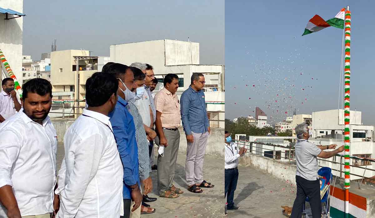 జాతీయ జెండా ఎగుర‌వేసిన తెలంగాణ టుడే ఎడిట‌ర్‌