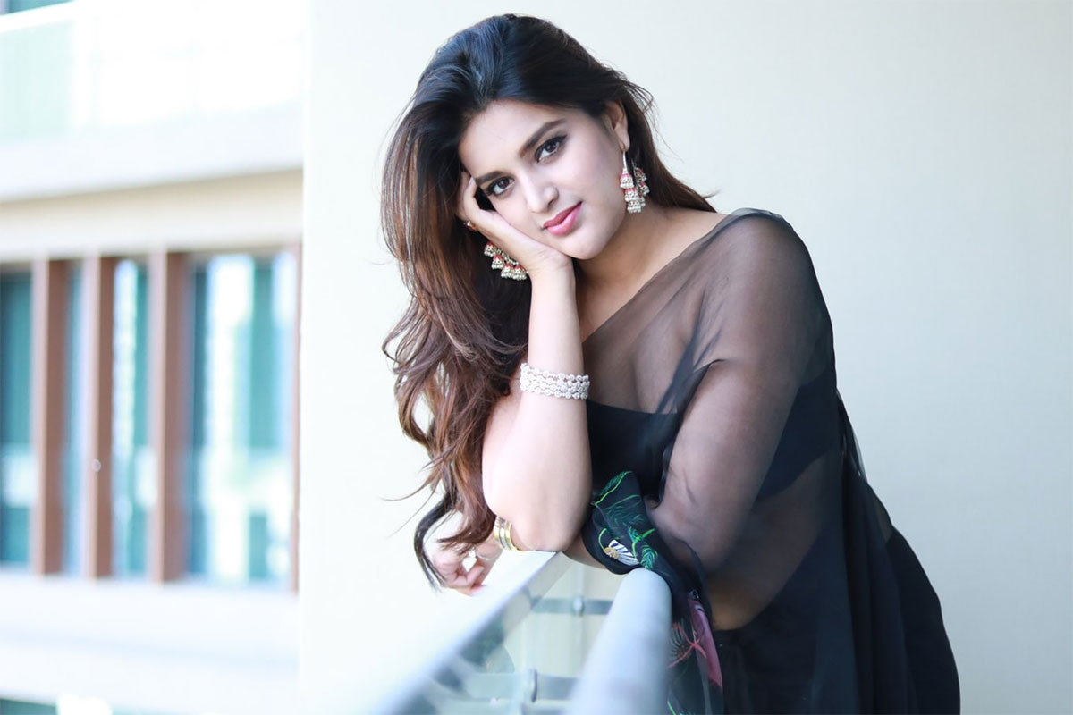 త‌మిళ హీరోతో ప్రేమ‌లో ప‌డ్డ నిధి అగ‌ర్వాల్‌.. అత‌ని ఇంటికే షిఫ్ట్ అయిన‌ ఇస్మార్ట్ బ్యూటీ !