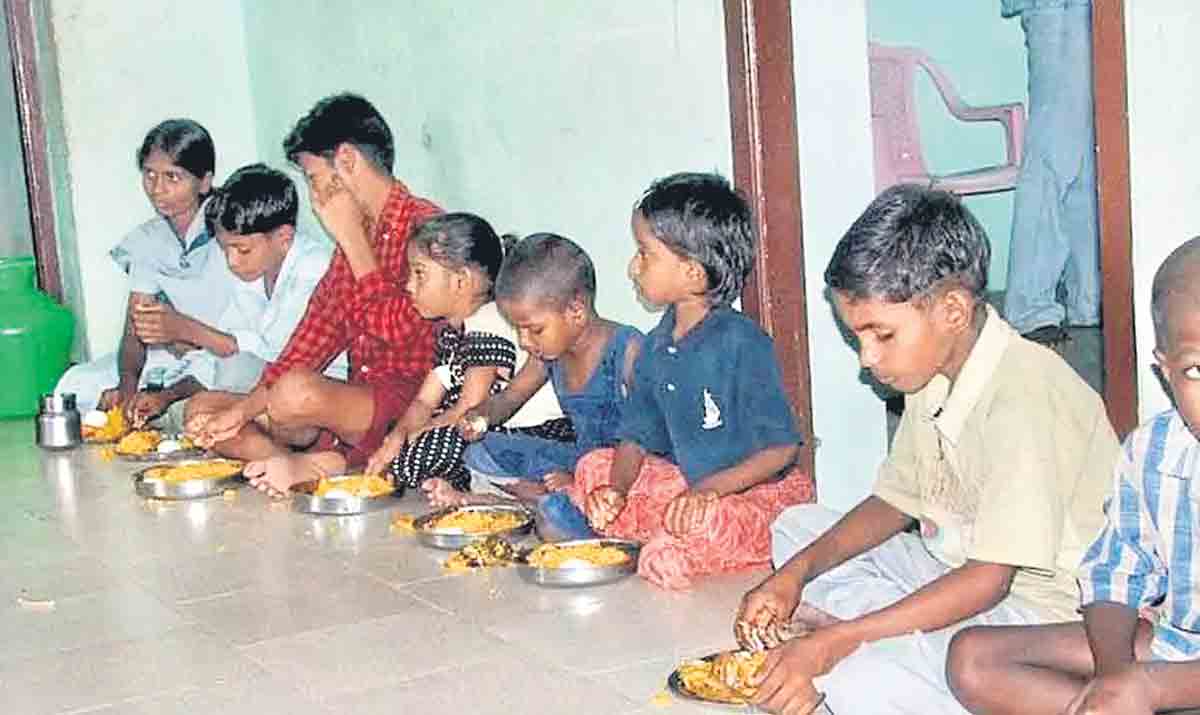 అనాథలా ఆశ్రమాలు!