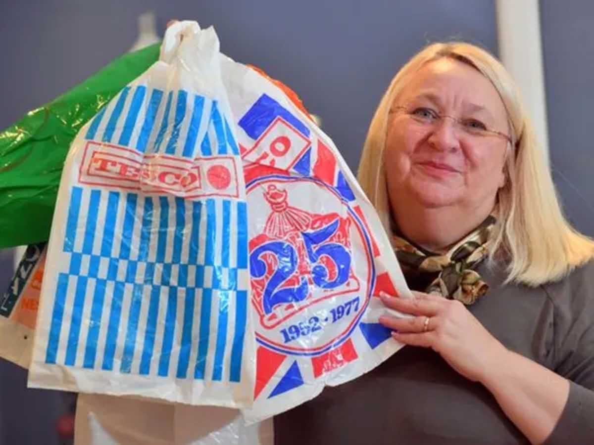 పాత ప్లాస్టిక్ క‌వ‌ర్స్‌ను సేక‌రించి ప్ర‌పంచ రికార్డు క్రియేట్ చేసింది.. అవి ఏకాలం నాటివో తెలుసా?