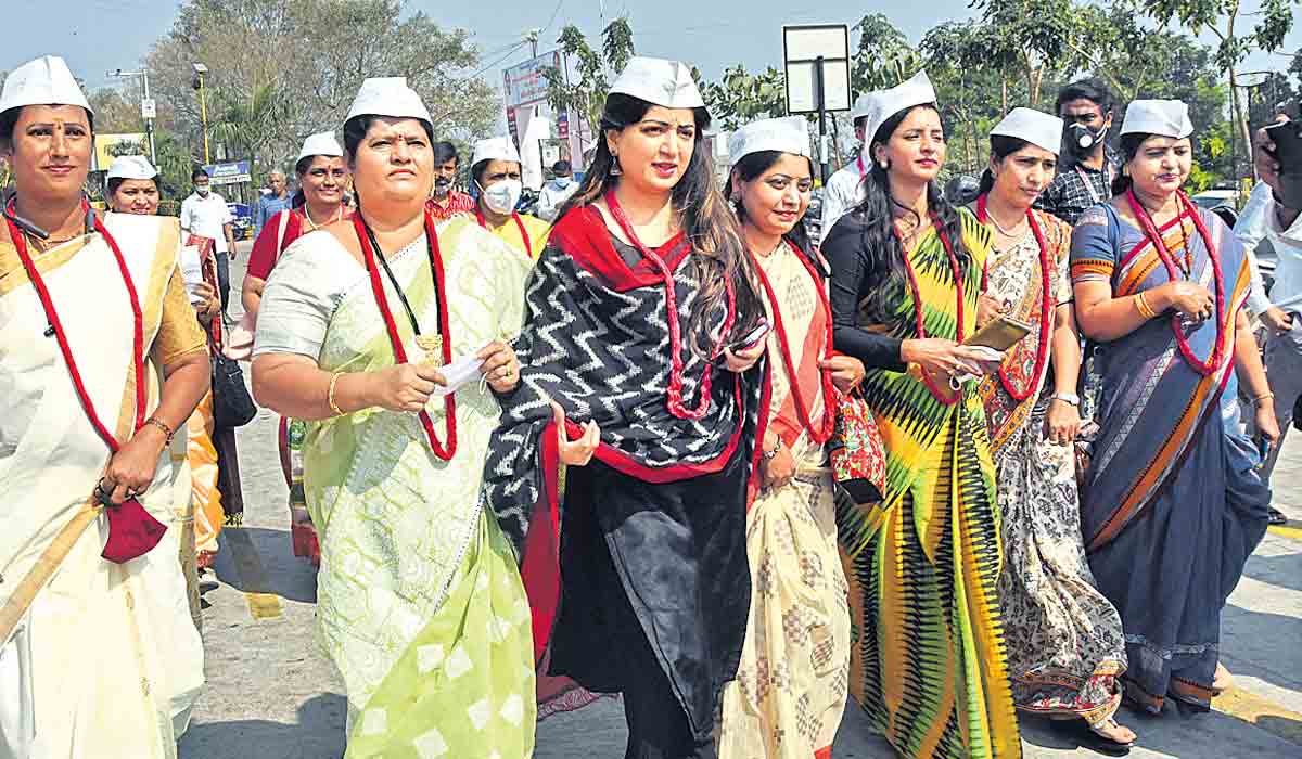 చేనేత వ‌స్త్రాల‌పై జీఎస్టీని పూర్తిగా ర‌ద్దు చేయండి: ఎల్‌.ర‌మ‌ణ‌