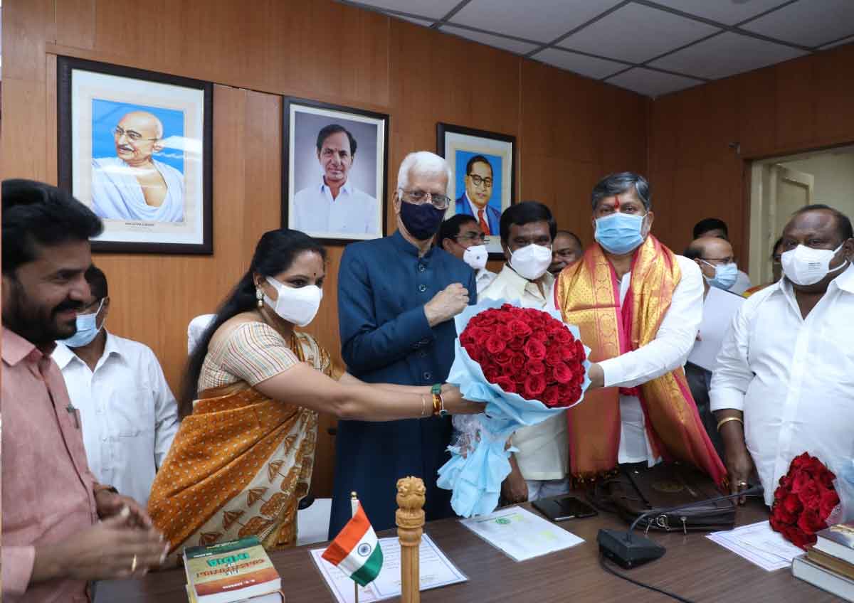 ఎమ్మెల్సీగా ఎల్. రమణ ప్రమాణ స్వీకారం..హాజరైన ఎమ్మెల్సీ కవిత