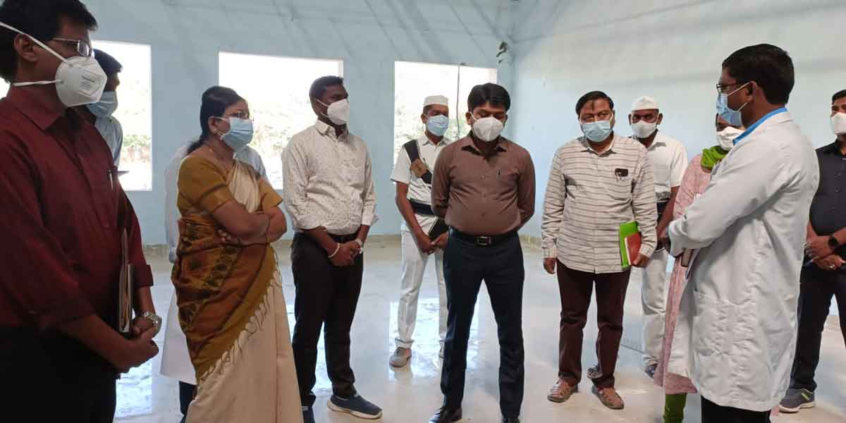 గడువులోగా పెండింగ్‌ పనులు పూర్తి చేయండి : కలెక్టర్‌ రవి