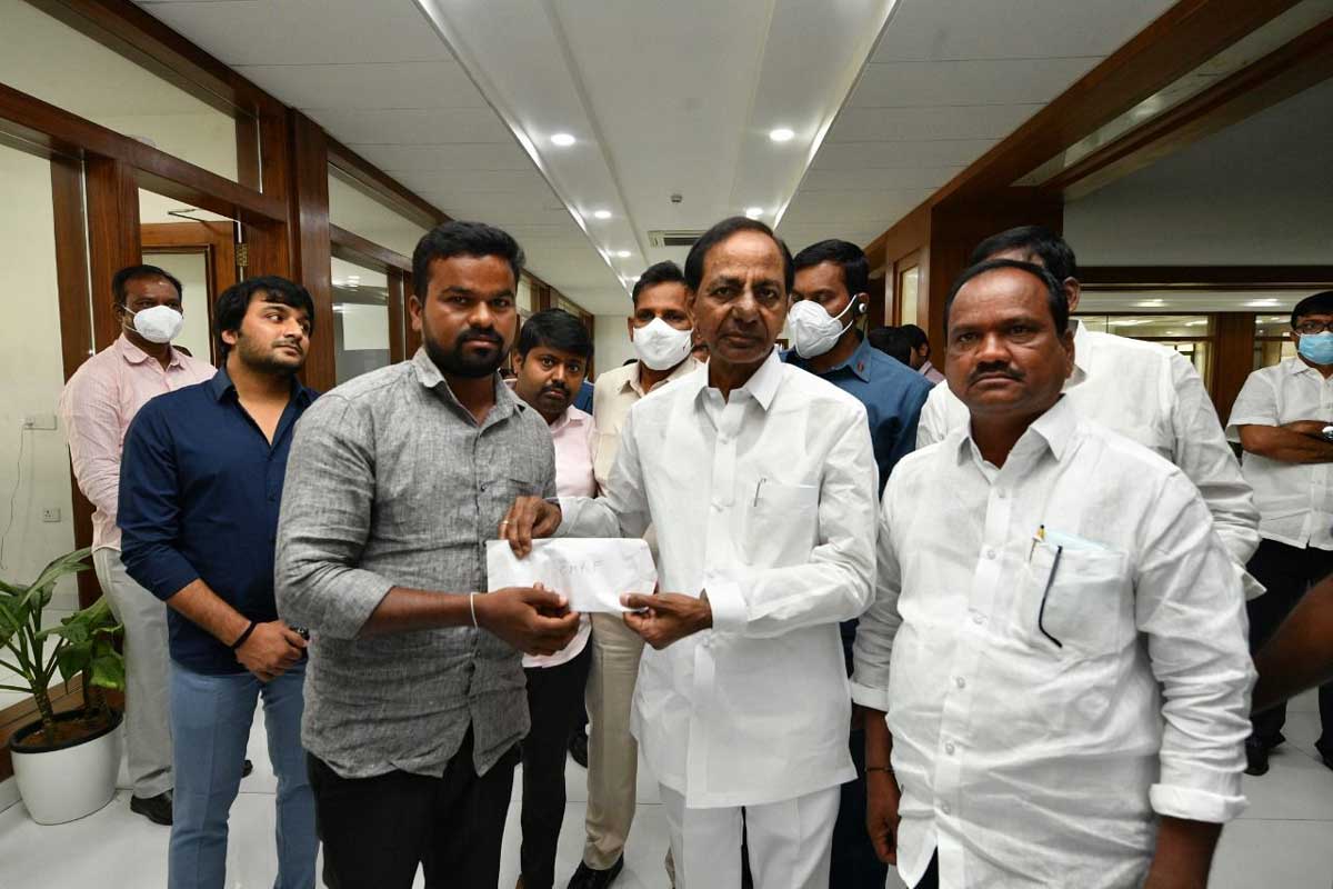 సీఎం స‌హాయ నిధికి సాయం.. గొప్ప మ‌న‌సు చాటుకున్న సిరిసిల్ల రైతు