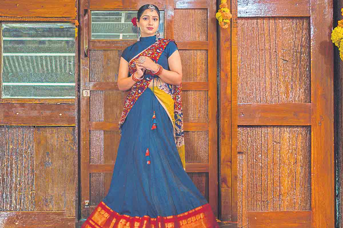 Sankranti special | పండుగ అయినా పేరంటాలైనా లంగావోణిదే హ‌వా