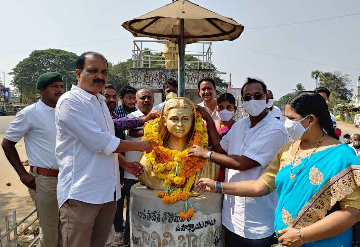 Aswaraopeta | టీఆర్‌ఎస్ ఆధ్వర్యంలో ఘనంగా సావిత్రి బాయిఫూలే జయంతి వేడుకలు..