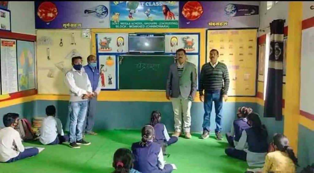 teachers turn government school to digital school in chhindwara in madhya pradesh