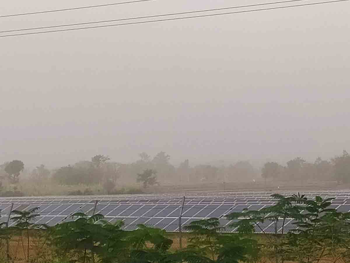 Snow curtains | మధ్యాహ్నం దాటినా..తొలగని మంచు తెరలు