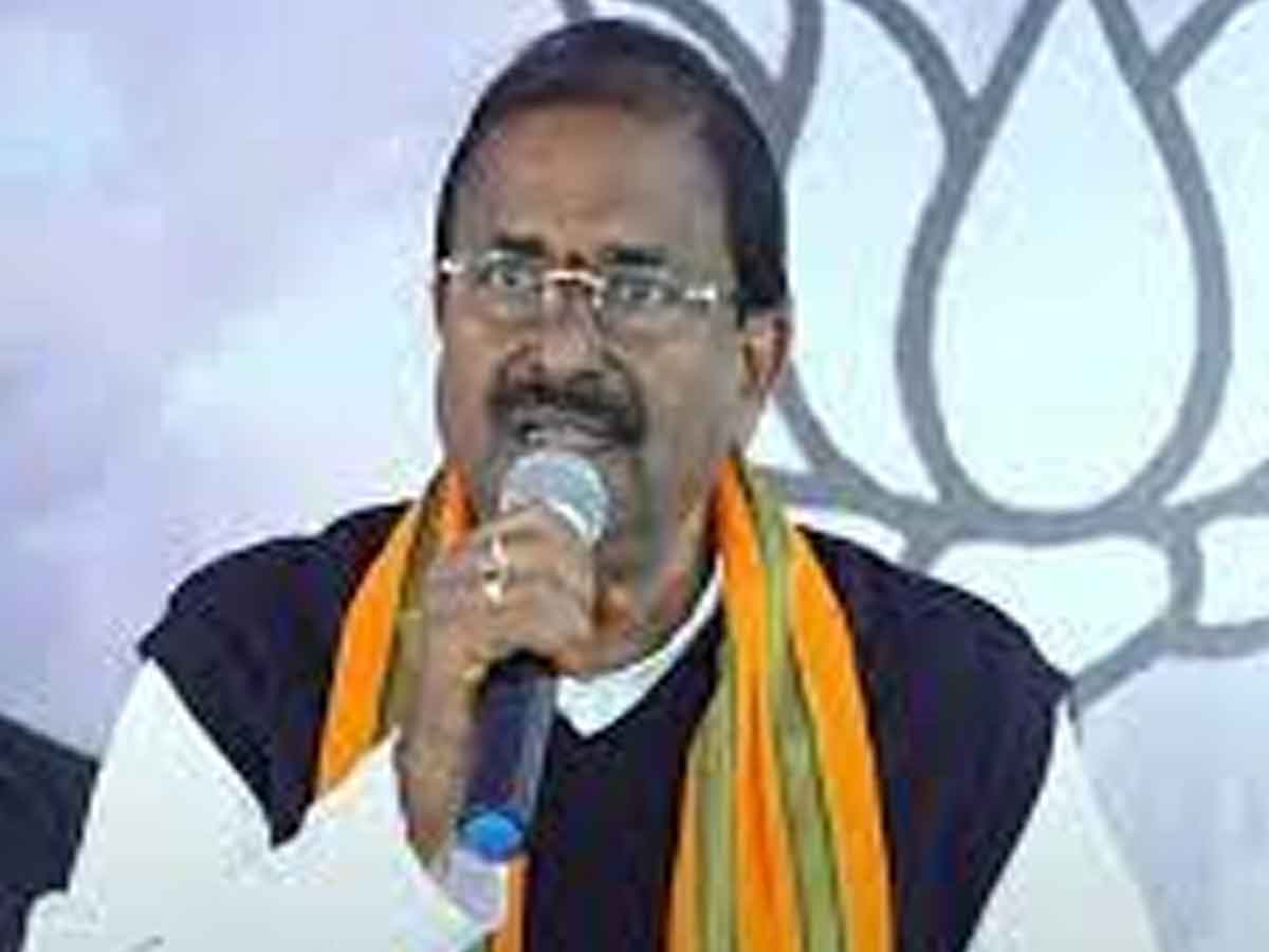 ఉద్యోగ సంఘాలను నిర్భందించడమంటే.. జగన్ తనను తాను నిర్భందించుకున్నట్లే..! : ఏపీ బీజేపీ అధ్యక్షుడు సోము వీర్రాజు