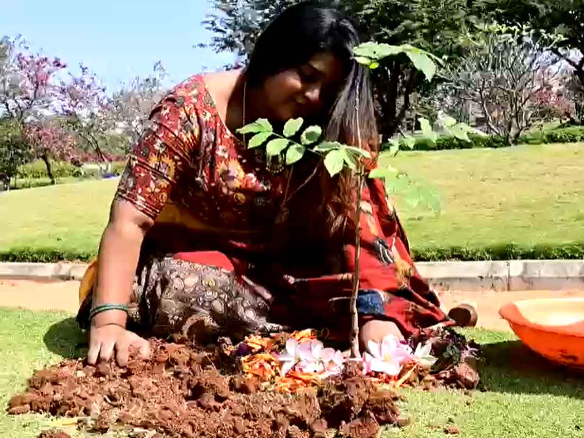 Green India Challenge‌ | మొక్కలు నాటడం సంతోషంగా ఉంది : నటి శ్రీవాణి