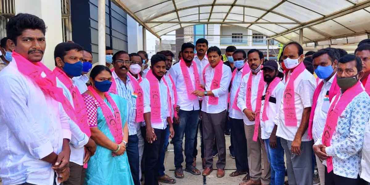 పేదలకు అండాగా గులాబీ జెండా : ఎమ్మెల్యే శానంపూడి సైదిరెడ్డి