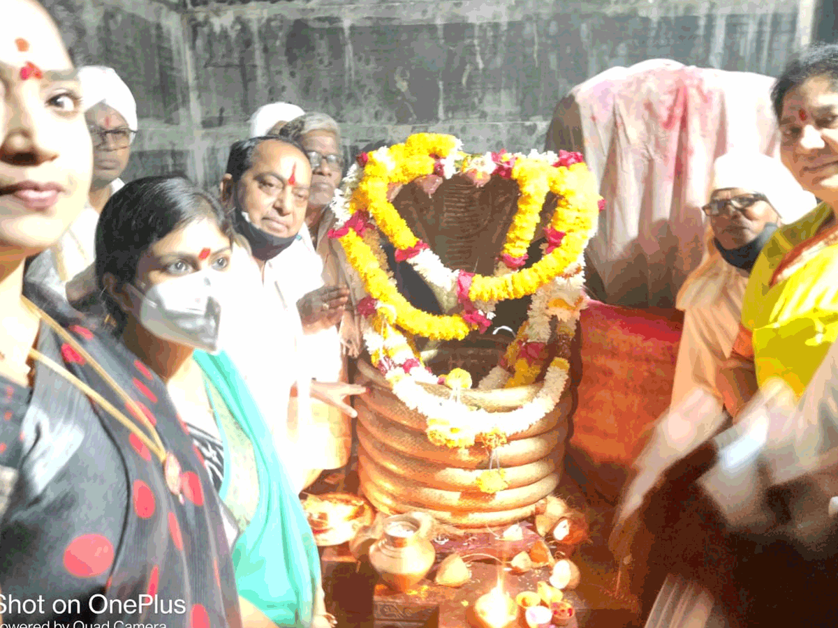Nagoba Temple | కేస్లాపూర్ నాగోబా ఆలయంలో మంత్రుల పూజలు