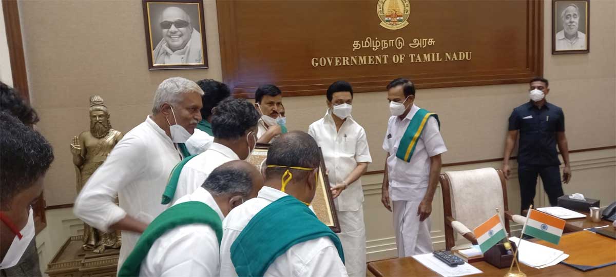 తెలంగాణ త‌ర‌హాలో త‌మిళ‌నాడులో రైతు బంధు, రైతు బీమా అమ‌లు చేయండి.. సీఎం స్టాలిన్‌ను కోరిన రైతు సంఘం