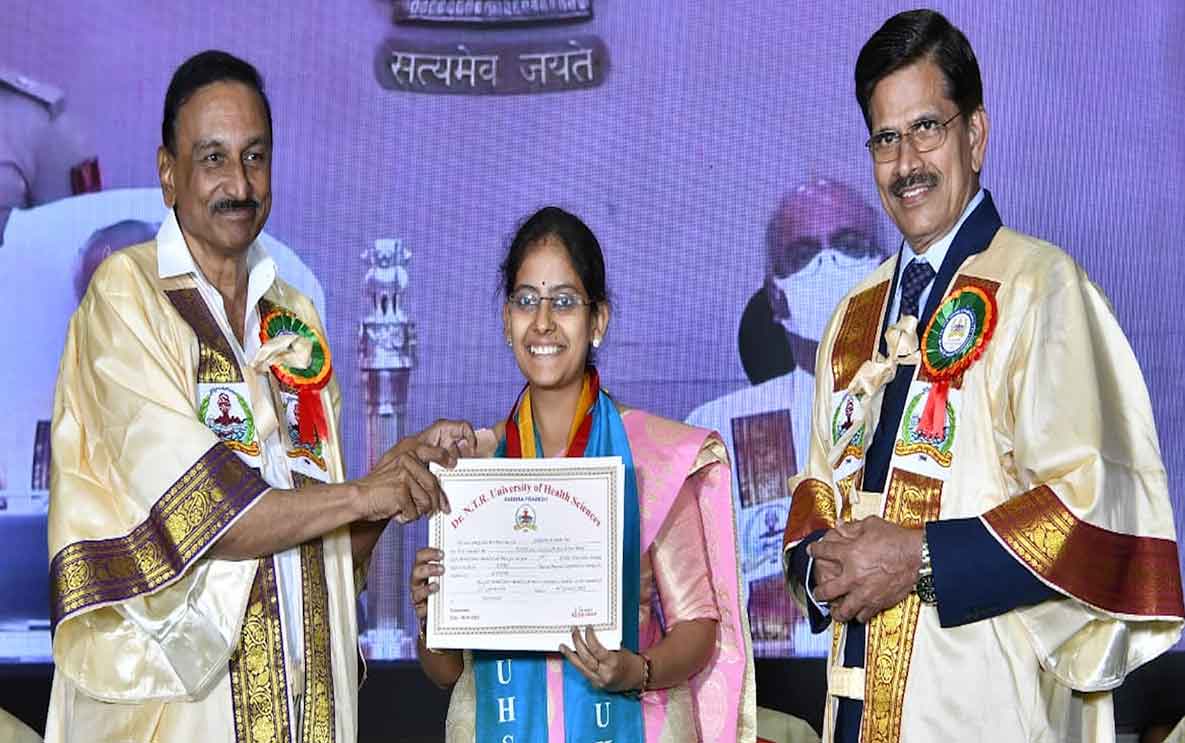 Tirupati | ఎస్వీ ఆయుర్వేద కళాశాల విద్యార్థులను అభినందించిన టీటీడీ ఈఓ