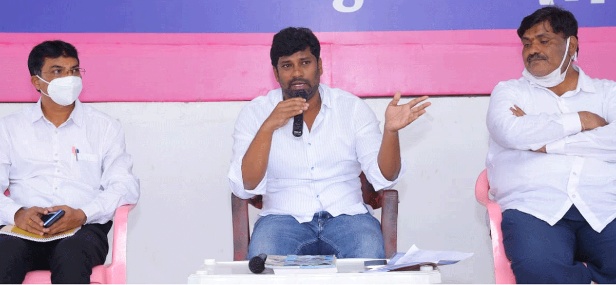 స్వయం కృషితో ఆర్థికాభివృద్ధి సాధించాలి : ప్రభుత్వ విప్‌ బాల్క సుమన్‌