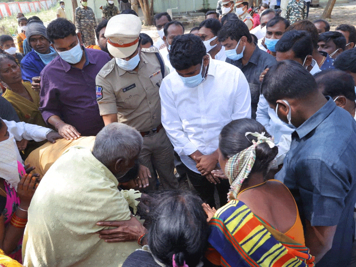 సౌందర్య కుటుంబానికి అండగా ఉంటాం : ప్రభుత్వ విప్‌ బాల్క సుమన్‌