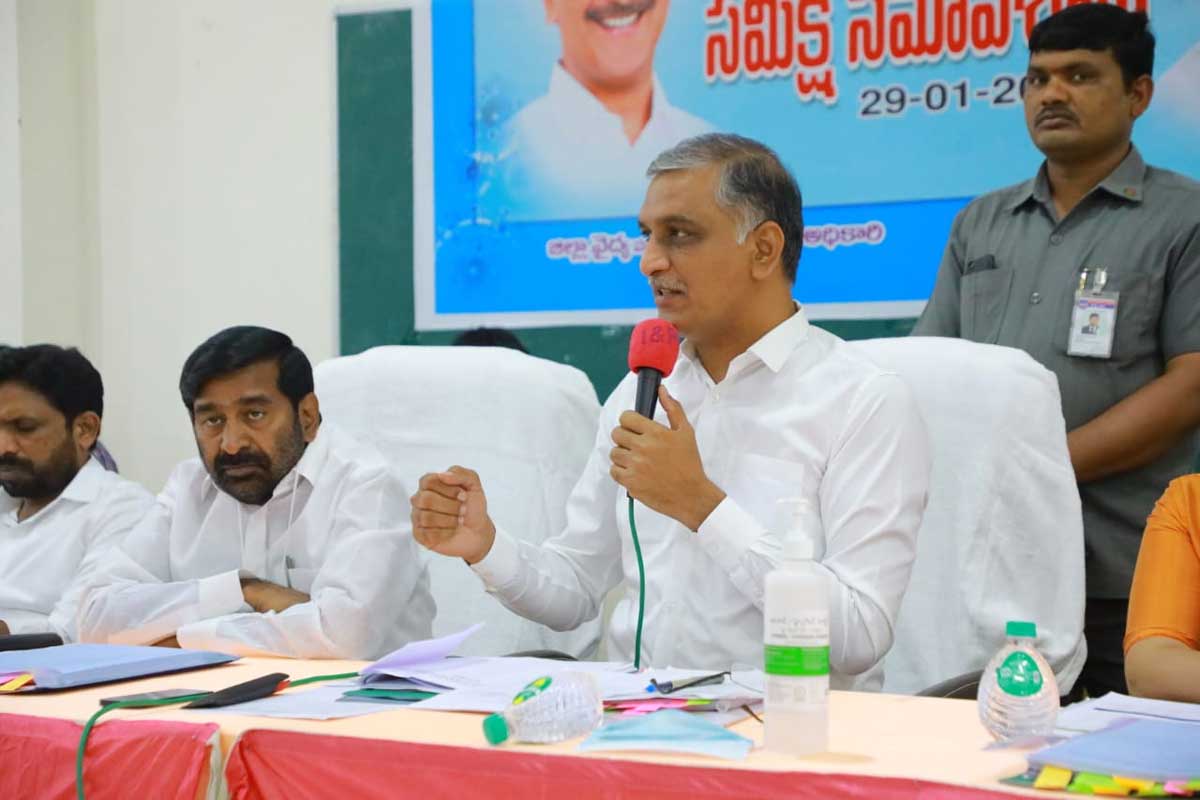 సూర్యాపేట ప్ర‌భుత్వ ఆసుప‌త్రికి ఆంధ్రా నుంచి వ‌చ్చి ట్రీట్‌మెంట్ తీసుకుంటున్నారు: మంత్రి హ‌రీశ్ రావు