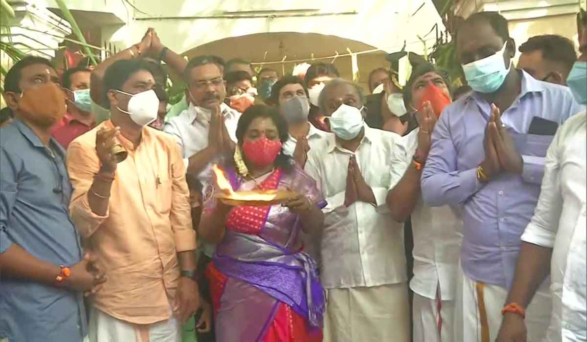 పొంగ‌ల్ వేడుక‌ల్లో గ‌వ‌ర్న‌ర్ త‌మిళిసై