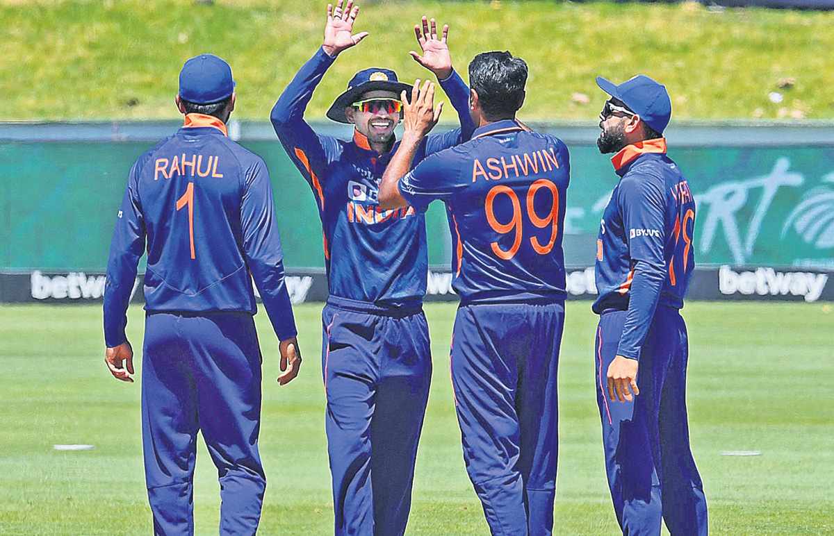 సమమా.. సమర్పణమా..!