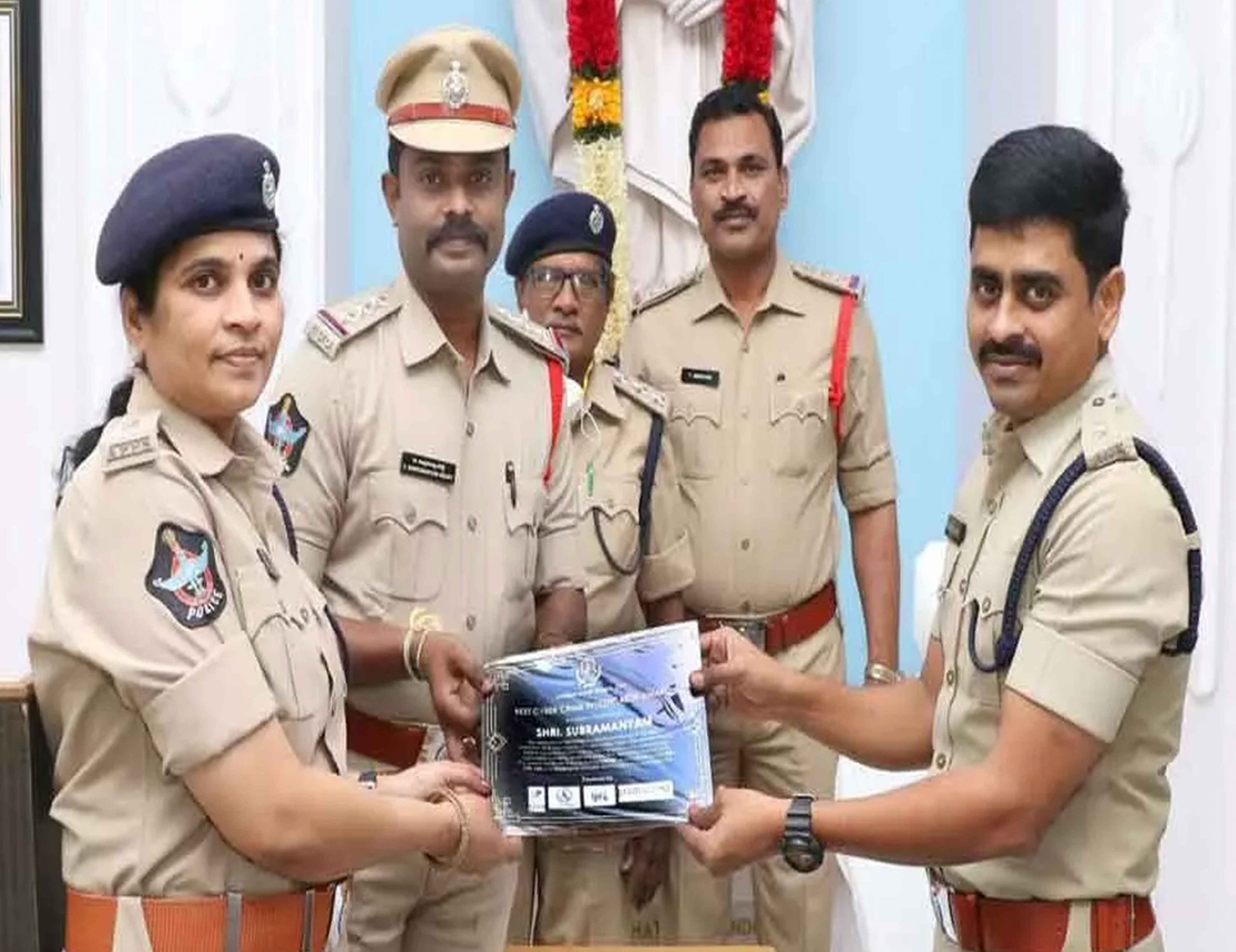 Awards | ఎస్పీ,సీఐలకు అవార్డులు..