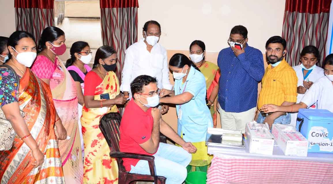 Vaccination | వాక్సినేషన్ డ్రైవ్ ను ప్రారంభించిన మేయర్ నీరజ, సుడా ఛైర్మన్ బచ్చు విజయ్ కుమార్..