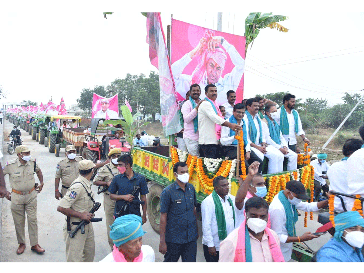 Rythubandhu celebrations |వందలాది ట్రాక్టర్లతో భారీ ర్యాలీ..హాజరైన మంత్రి