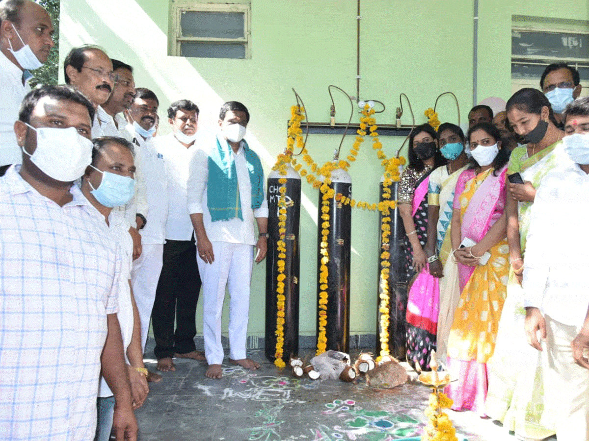 మంత్రి వేముల ఔదార్యం..సొంత డబ్బులతో ఆక్సిజన్ బెడ్లు ఏర్పాటు