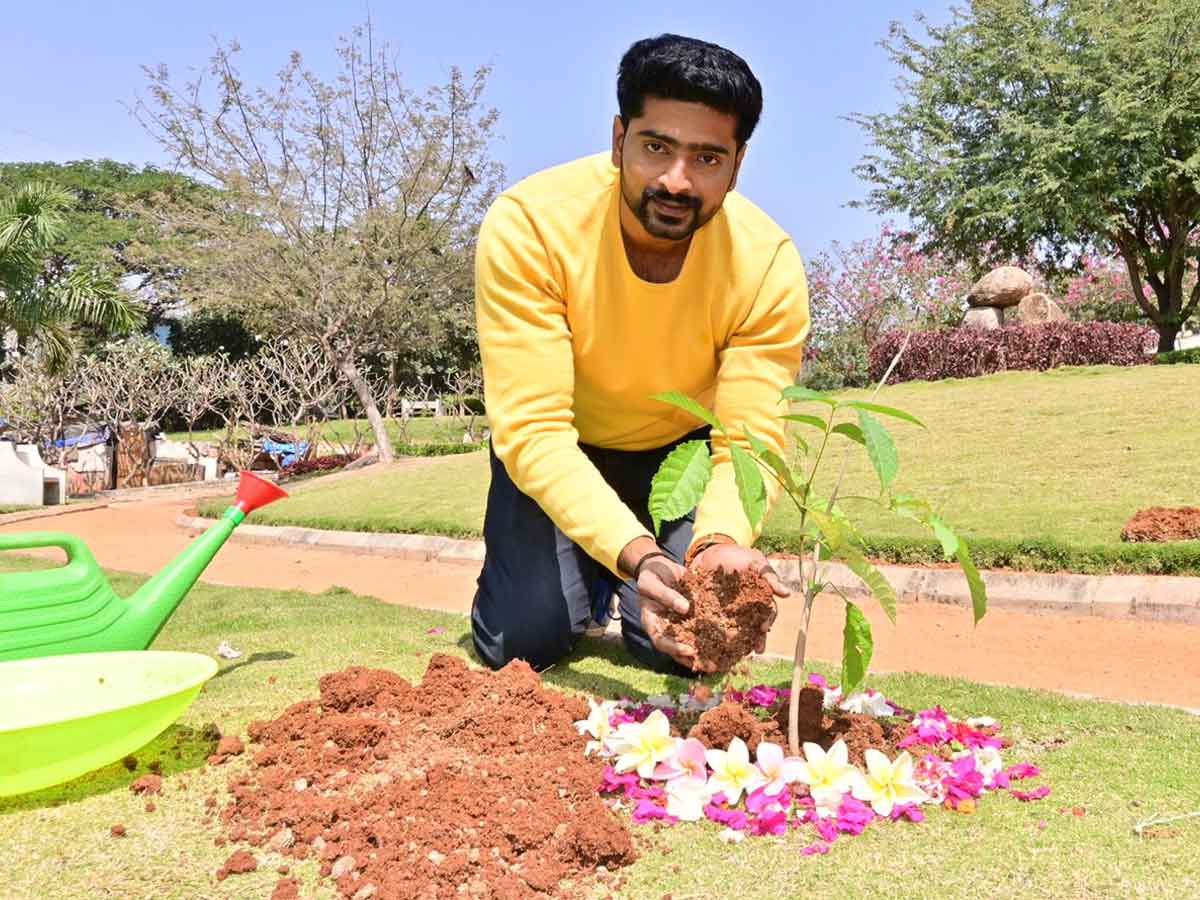 గ్లోబల్ వార్మింగ్‌ని అరికట్టాలంటే మొక్కలు నాటాల్సిందే : నటుడు వెంకట్