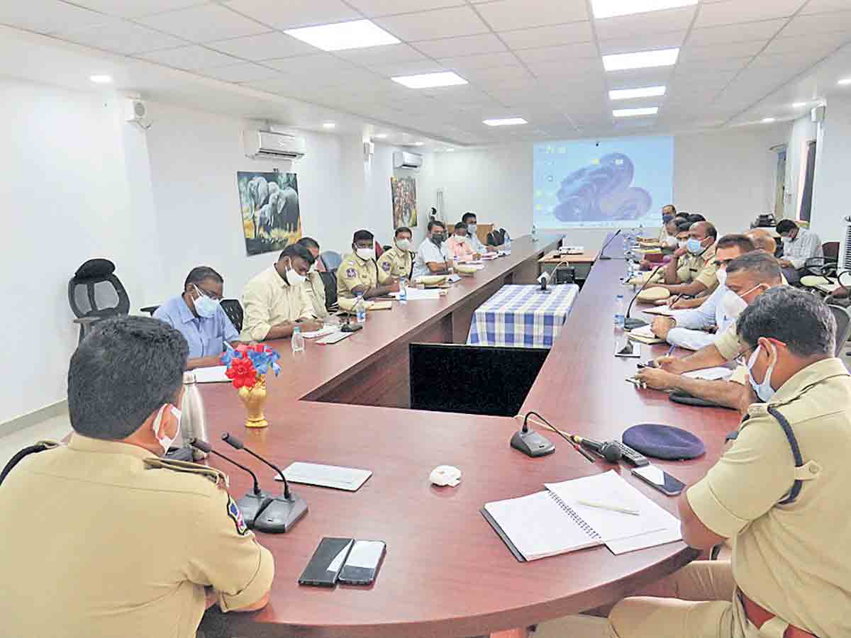 సమన్వయంతో పనిచేయాలి జిల్లా ఎస్పీ కోటిరెడ్డి