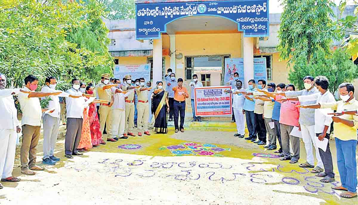 ప్రజాస్వామ్యంలో ఓటు హక్కు వజ్రాయుధం