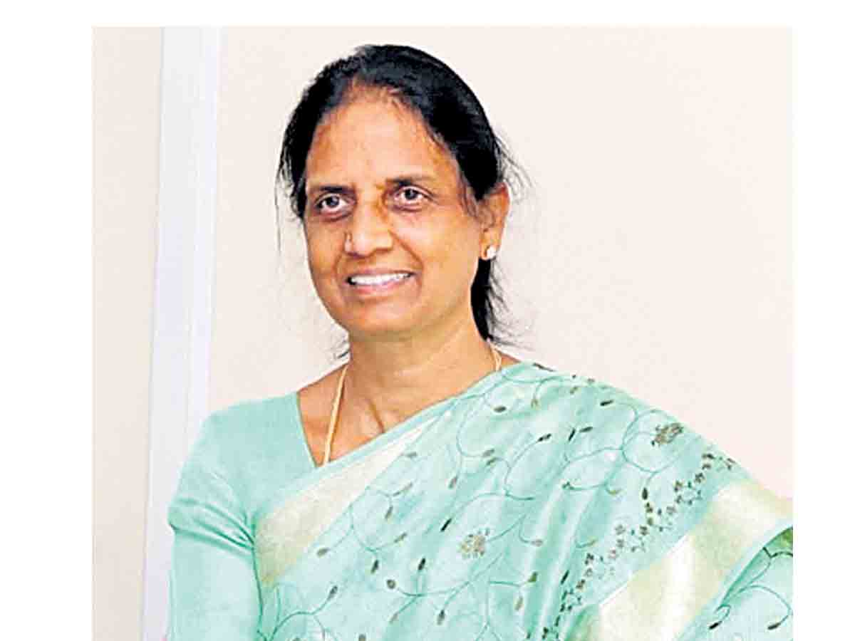 రాజ్యాంగ ఫలాలు పేదలకు అందాలి