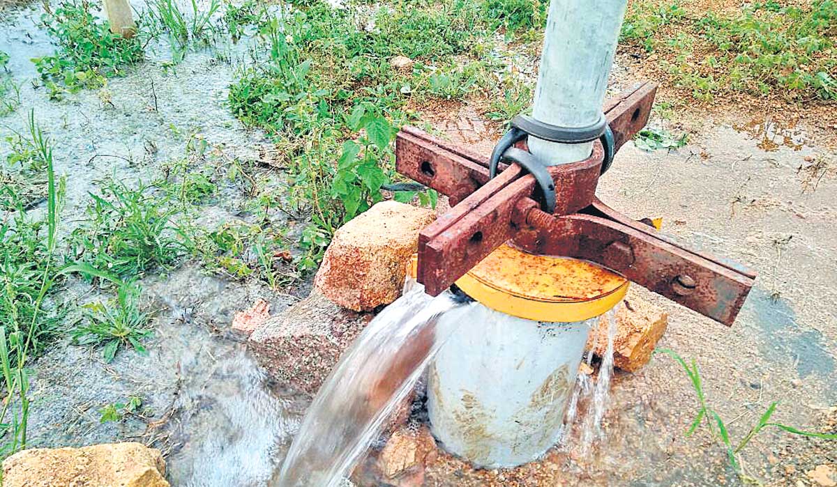 నీటిబుగ్గ పైపైకి