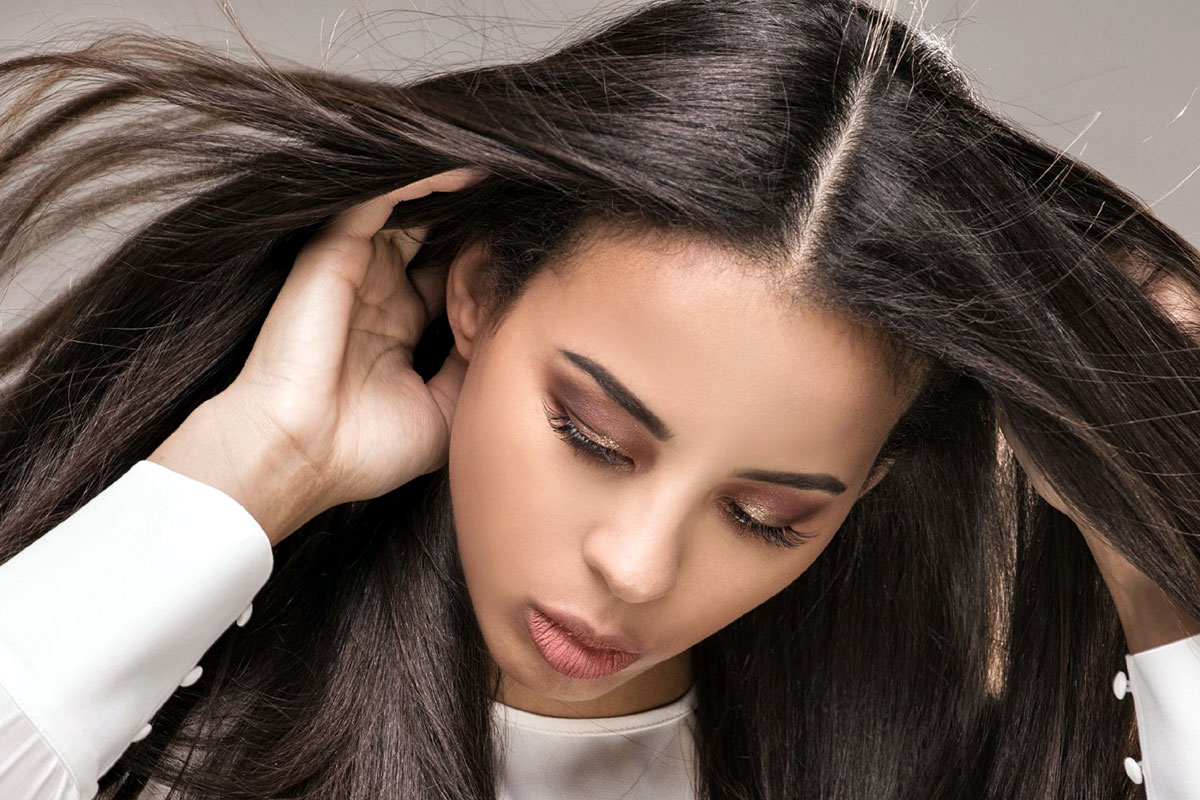 Dandruff | చ‌లికాలంలో చుండ్రుతో బాధ‌ప‌డుతున్నారా? ఇలా చేసి చూడండి