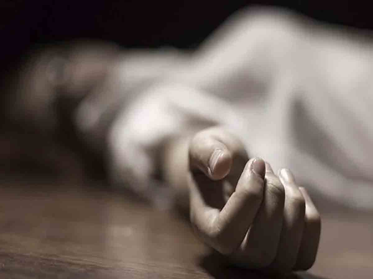 షాకింగ్ : అనుమానంతో స‌హ‌జీవ‌నం చేస్తున్న మ‌హిళ‌ను క‌డతేర్చాడు!